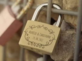 Cadenas gravé