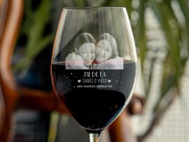 Verre à vin avec gravure
