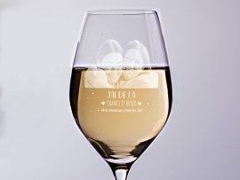 Verre à vin gravé
