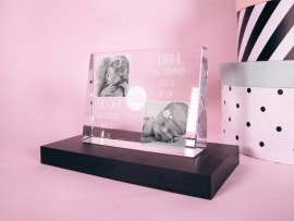 Photo en verre comme cadeau de naissance pour les jumeaux