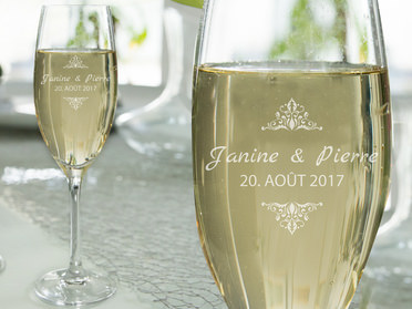 Dom Pérignon Lot de 4 Verres à Champagne avec Logo imprimé sur Pied en Verre Champagne