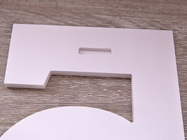 Chiffre décorative avec encoche