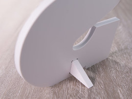 Lettre décorative avec base assorti