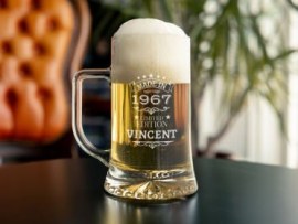 Chope à bière gravée