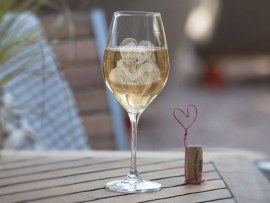 verre à vin avec photogravure avec père et fille