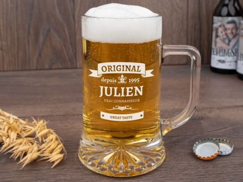 Chope à bière gravée