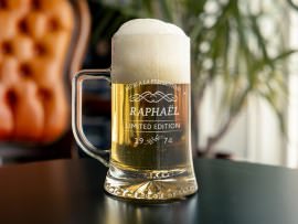 Chope à bière gravée