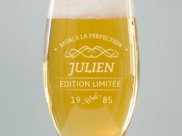 Verre à bière gravé